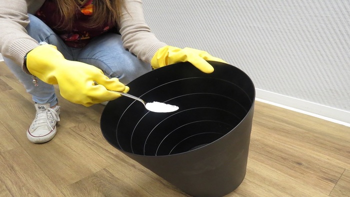 Что положить в мусорное ведро чтобы не было неприятного запаха